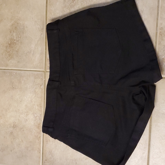 Women's shorts - Picture 3 of 4
